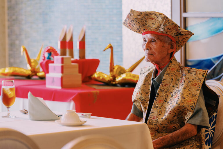 家族みんなで祝う、<br>笑顔あふれる生年祝いの事例写真